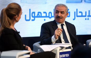رئيس الوزراء محمد اشتية خلال مشاركته في حلقة نقاش ضمن فعاليات دافوس الاقتصادي