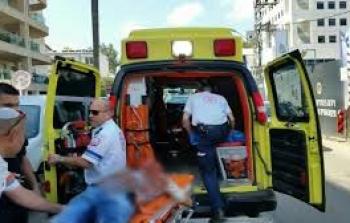 إصابة عامل فلسطيني جراء تعرضه لصعقة كهربائية