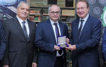 المؤرخ المقدسي محمد هاشم غوشة يهدي موسوعته عن مدينة القدس 