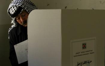صورة أرشيفية لدائرة اقتراع فلسطينية