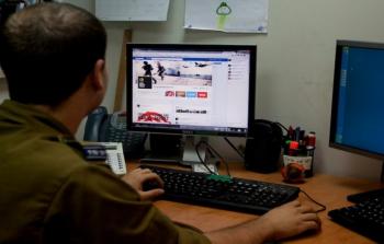 الاحتلال يرسل رسائل جوال قصيرة sms لسكان غزة - توضيحية