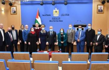 رئيس الوزراء الفلسطيني محمد اشتية والوفد الروسي الطبي