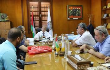 بلدية غزة تبحث مع نقابة تجار سبل تعزيز التعاون