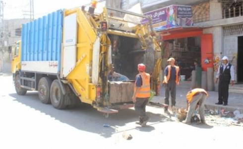 سيارة نفايات تابعة لبلدية غزة