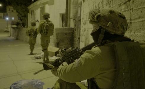 جيش الاحتلال يغلق ورش بالضفة