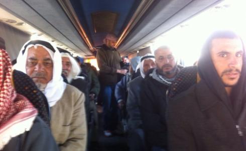 فلسطينيون من غزة يتوجهون للصلاة في المسجد الأقصى
