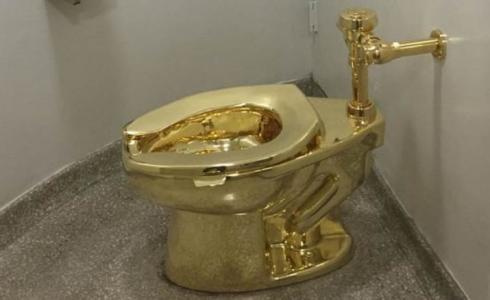 مرحاض ذهبي