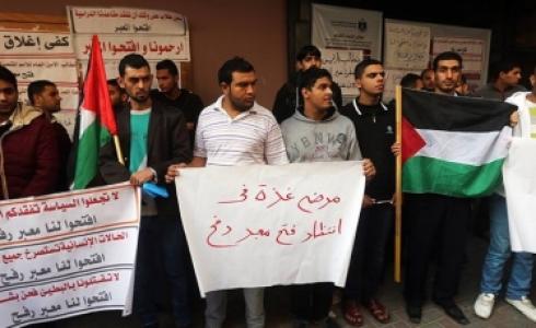 عالقون يعتصمون للمطالبة بفتح معبر رفح