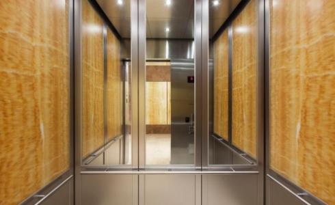 مرايا المصعد