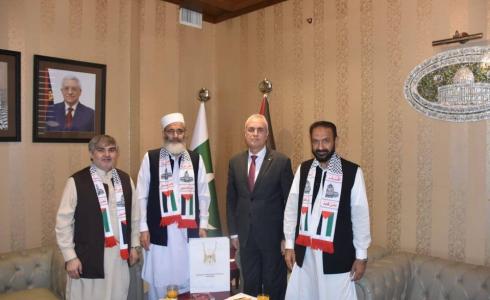 السفير ربعي يلتقي برلمانيين باكستانيين ويطلعهم على تطورات القضية الفلسطينية 