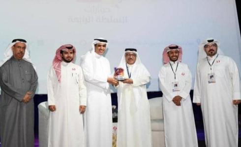 وزير شؤون الإعلام البحريني بمنتدى السلطة الرابعة