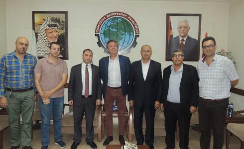 جمعية رجال الأعمال تبحث مع موفد دولي تطوير عمل الحاضنات وبيئة الاستثمار بغزة