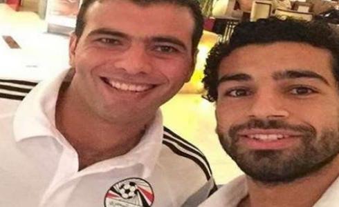 عماد متعب مع الدولي المصري محمد صلاح نجم ليفربول الانجليزي -ارشيف-