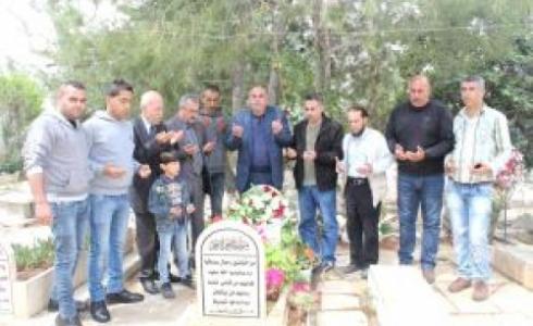 جنين: وضع أكاليل زهور على أضرحة شهداء الحركة الاسيرة