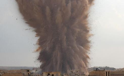 أرشيفية لإحدى الانفجارات التي دكت معكسرا للجيش السوري في إدلب