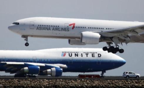 كانت الرحلة متجهة إلى مطار إنشيون الدولي وعلى متنها نحو 353 من الركاب وأفراد الطاقم