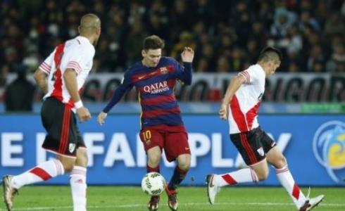 ميسى بين لاعبي ريفر بليت