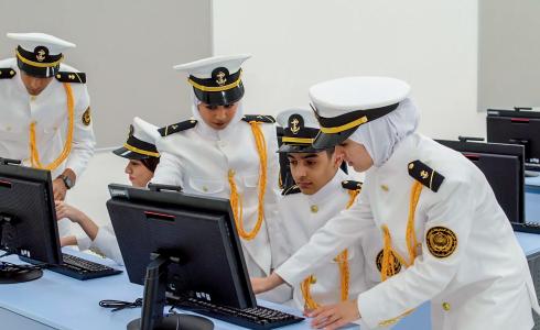 كلية النقل البحري والتكنولوجيا في الشارقة 