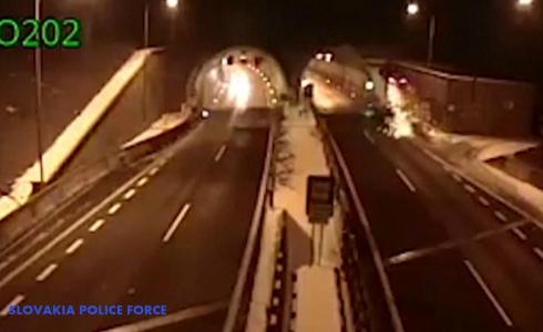 انهيار جسر - ارشيفية