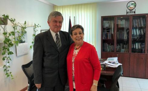 عشراوي وسفير الجبل الأسود