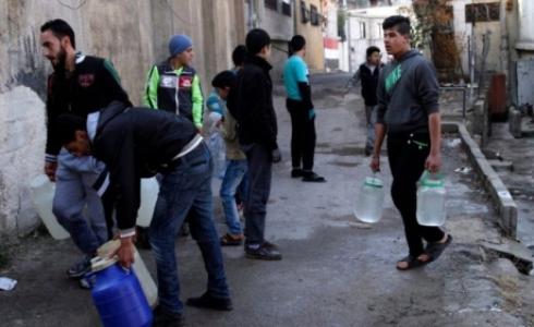 سكان دمشق يعتمدون على خزانات المياه بسبب انقطاع مياه الشرب طوال أسبوع