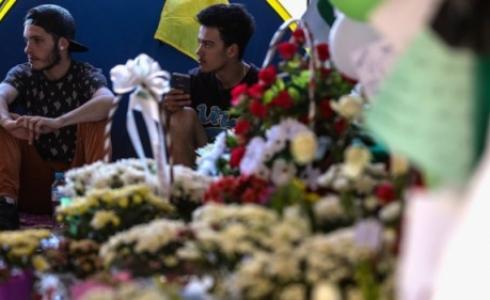 مشجعون للفريق يقيمون حفل تأبين للضحايا