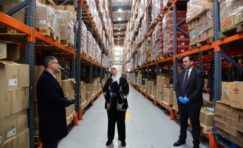 ليلى غنام في مخازن الشركات الغذائية