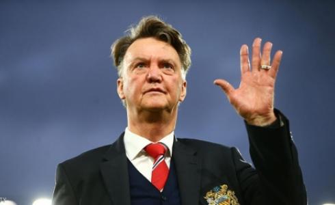 اتخذ فان غال قرار الاعتزال بعد مأساة تعرضت لها عائلته