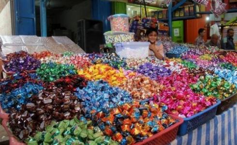 بائع شوكولاتة بأحد أسواق غزة -توضيحية-