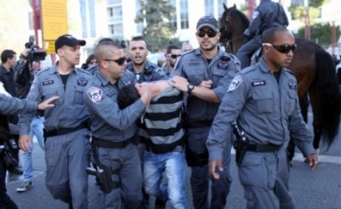 قوات الاحتلال تعتقل حارس للمسجد الاقصى - ارشيف