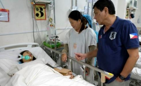 زار الرئيس دوتيرتي الجرحى الراقدين في المستشفى