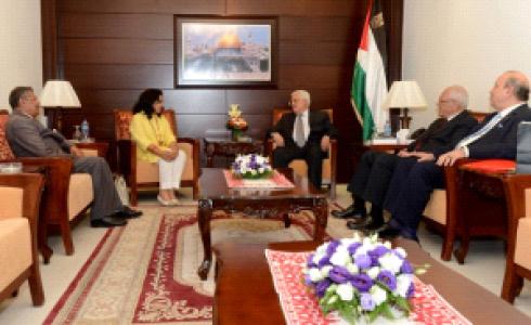 الرئيس خلال لقائه الشيخة لطيفة آل خليفة