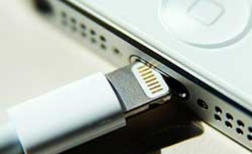 شواحن هاتف آيفون