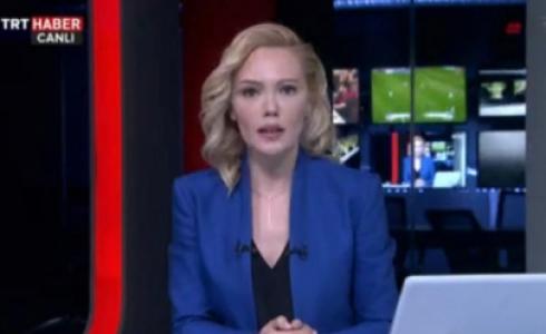 مذيعة قناة تي آر تي التركي