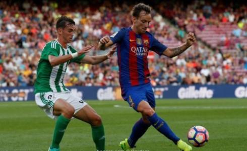 الكرواتي إيفان راكيتيتش، لاعب وسط فريق برشلونة