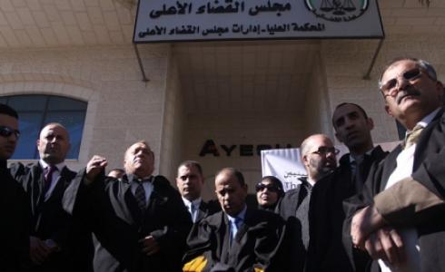 نقابة المحامين تصف الشرطة بسلطة ترهيب وتعسف و تعلق العمل غدا