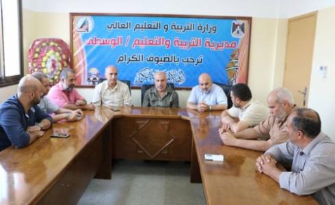 وفداً من بلدية دير البلح