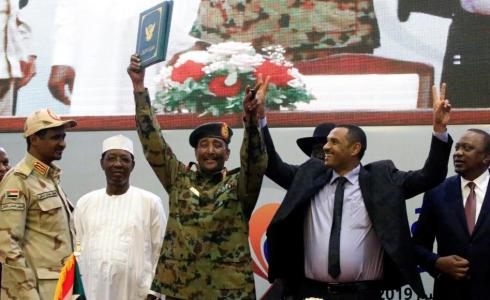 أعضاء المجلس السيادى السودانى يؤدون اليمين الدستورية