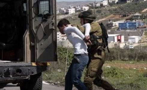 الاحتلال يعتقل مواطنين - أرشيف