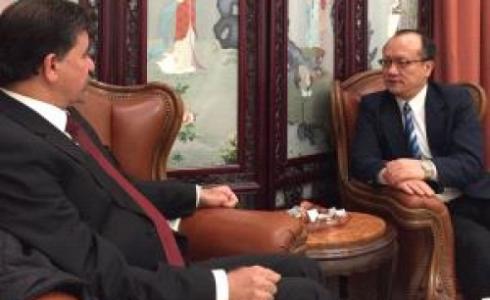 السفير عبد الهادي خلال اللقاء.