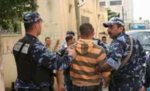 الشرطة تقبض على شخص متهم / ارشيفية