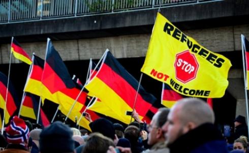 ناشطون بحركة بيغيدا المناهضة للإسلام في احتجاج على اعتداءات كولونيا