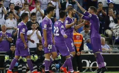 لاعبو ريال مدريد يحتفلون بأحد الأهداف