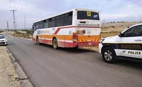 محاولات إنعاش سائق جراء انقلاب شاحنة قرب الخليل