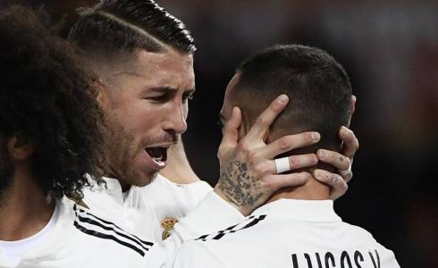 احتفال لاعبي ريال مدريد في مباراة فالنسيا