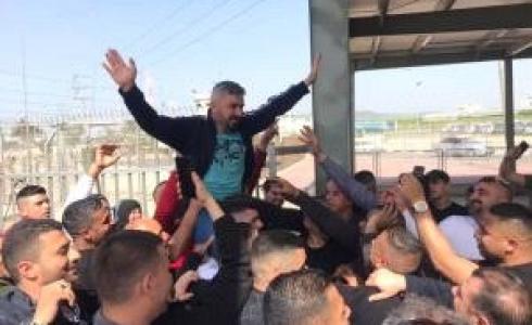 الاحتلال يفرج عن الأسيرين ياسين كركري ورامي عيسى من سالم على حاجز الجلمة