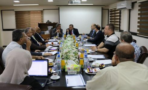 مؤسسات القطاع الخاص تبحث مع سلطة النقد سبل تعديل السياسات المصرفية في غزة