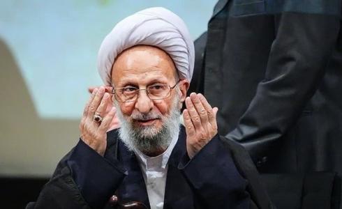 سبب وفاة مصباح يزدي رجل الدين الإيراني المعروف