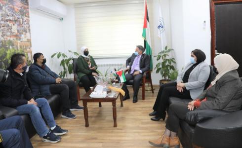 محافظ رام الله والبيرة ليلى غنام تجتمع مع رئيس هيئة مكافحة الفساد رائد رضوان