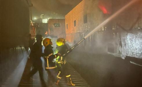 السيطرة على حريق كبير داخل مصنع اسفنج  جنوب الخليل